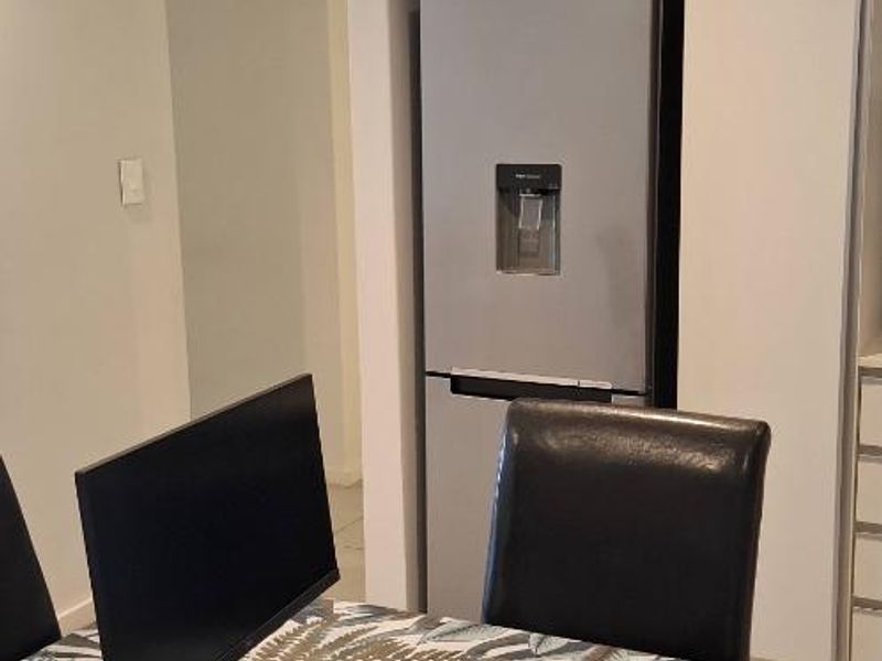**Stunning 2-Bedroom, 2-Bathroom Apartment in a Newly Developed Estate** - Photo 8