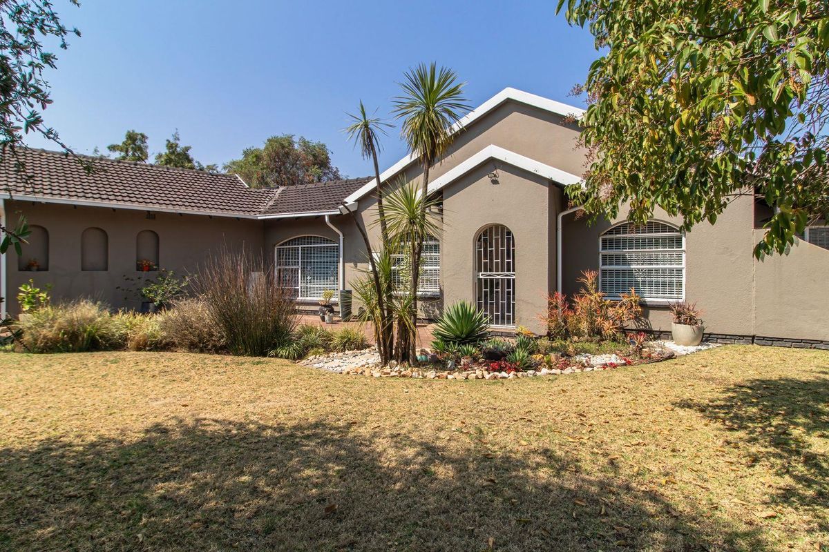 DREAM HOME IN BRACKENHURST!  Space, Comfort, and Style - Photo 5