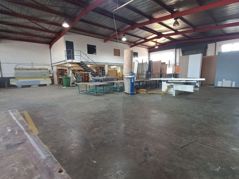 321m2 Rustivia Warehouse To Let - Photo 3