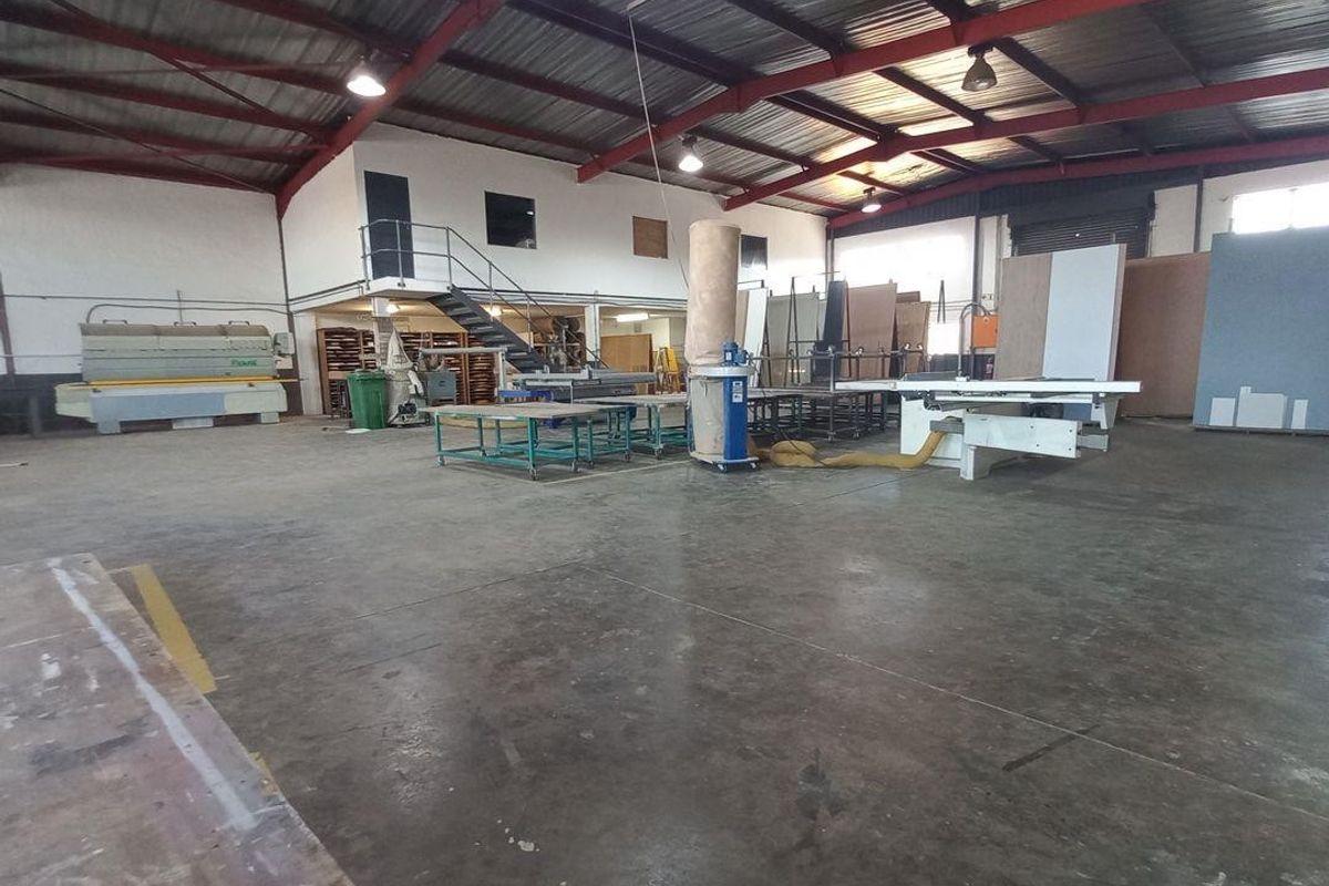 321m2 Rustivia Warehouse To Let - Photo 3