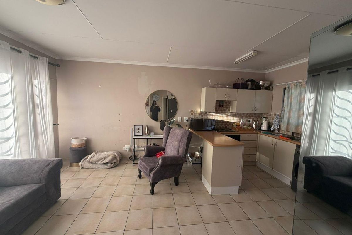2 BEDROOM APARTMENT FOR SALE - ROCKY CREST - Photo 4