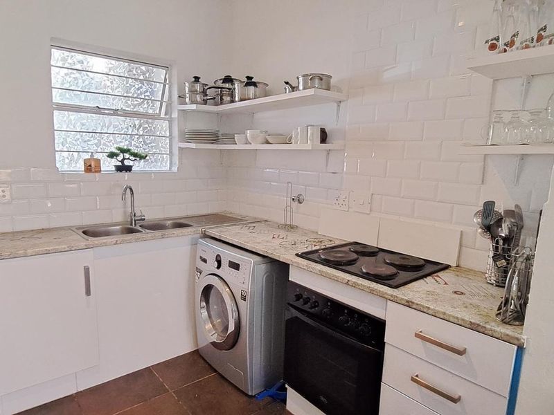 Modern 2-Bedroom, 2-Bathroom Apartment with Patio & Braai – Walk to Northgate Shopping Centre - Photo 3