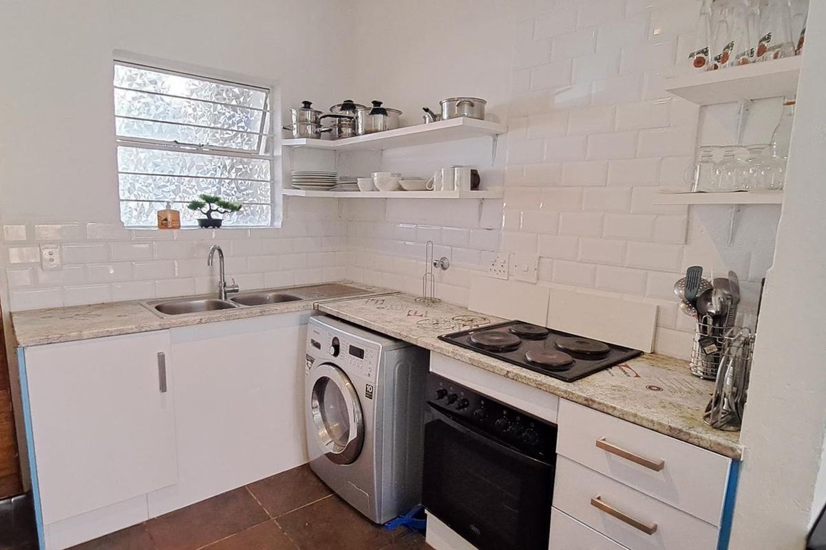 Modern 2-Bedroom, 2-Bathroom Apartment with Patio & Braai – Walk to Northgate Shopping Centre - Photo 3