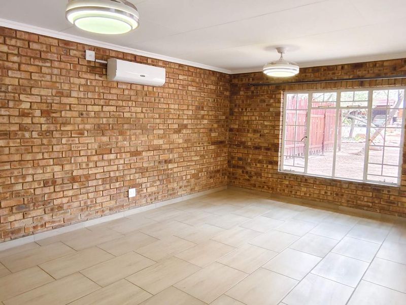 A Captivating Blend of Space, Style, and Comfort Awaits - Photo 10