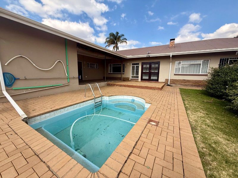 5 bedroom house for rental in vryheid - Photo 2