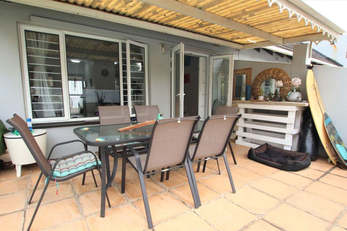 Pet friendly Garden Townhouse, with private pool within 500 meters of the Beach!! - Photo 2