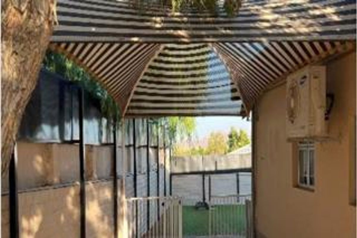 10 BEDROOM HOUSE FOR SALE IN OLYMPIA - Photo 3