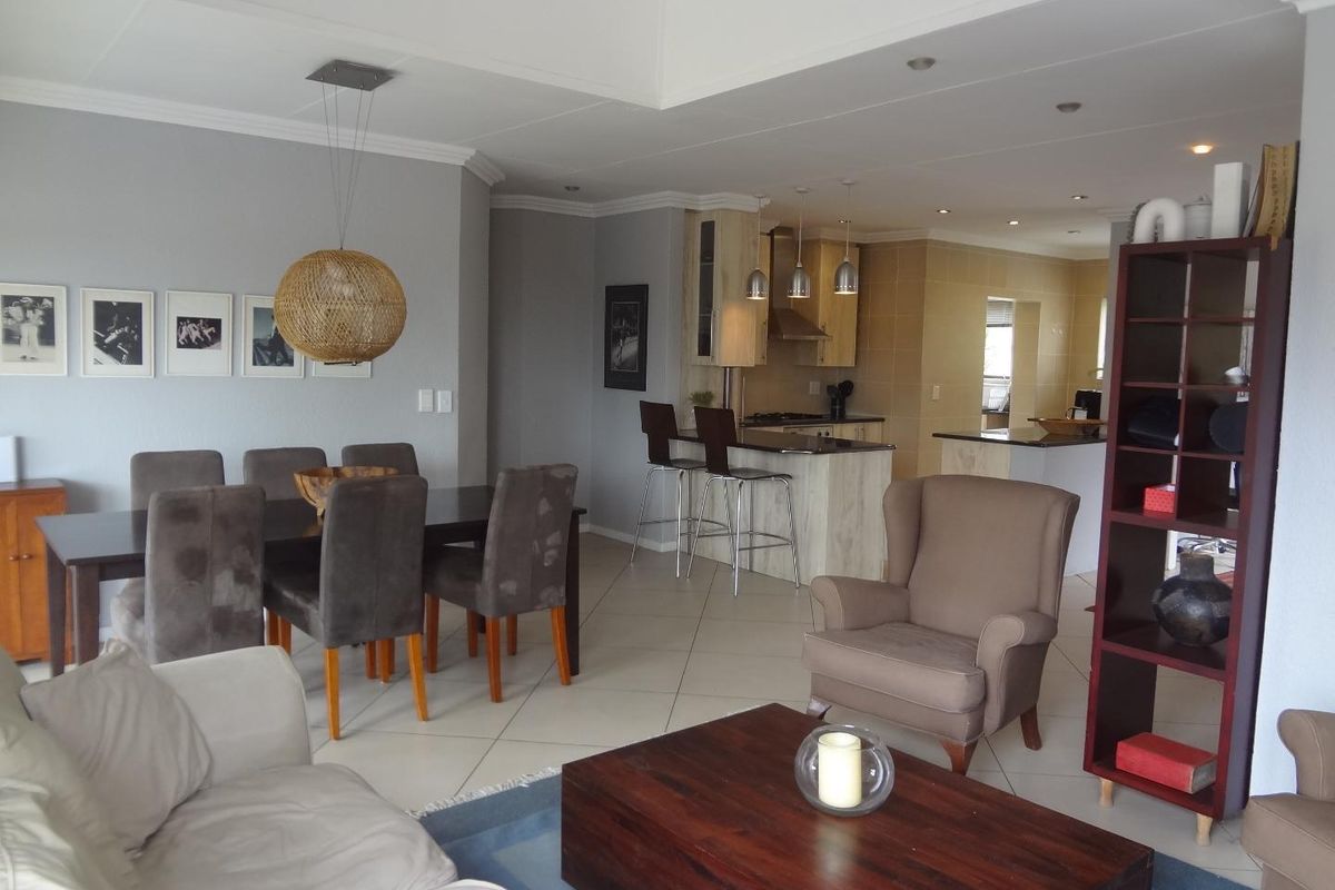 Stylish & Secure Spacious 3 Bedroom Townhouse - Photo 3