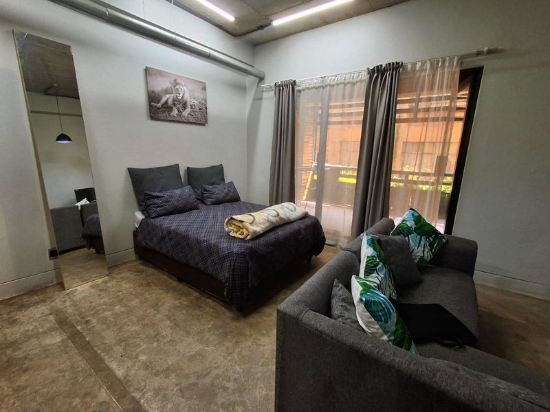 Large Bachelor Apartment FOR SALE in Maboneng - Photo 5
