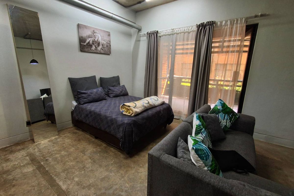 Large Bachelor Apartment FOR SALE in Maboneng - Photo 5