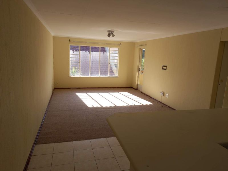 Extremely spacious 2 bed unit in Malanshof - Photo 2