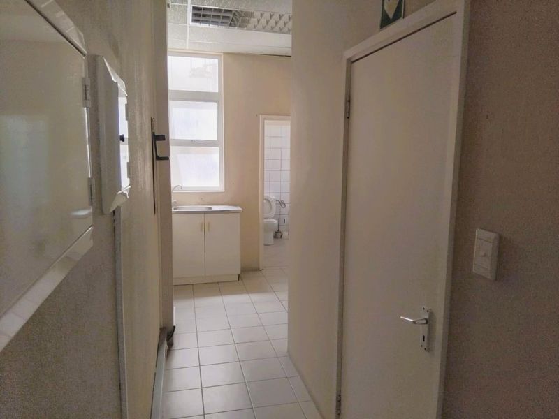 Commercial Office Space To Rent - Photo 9