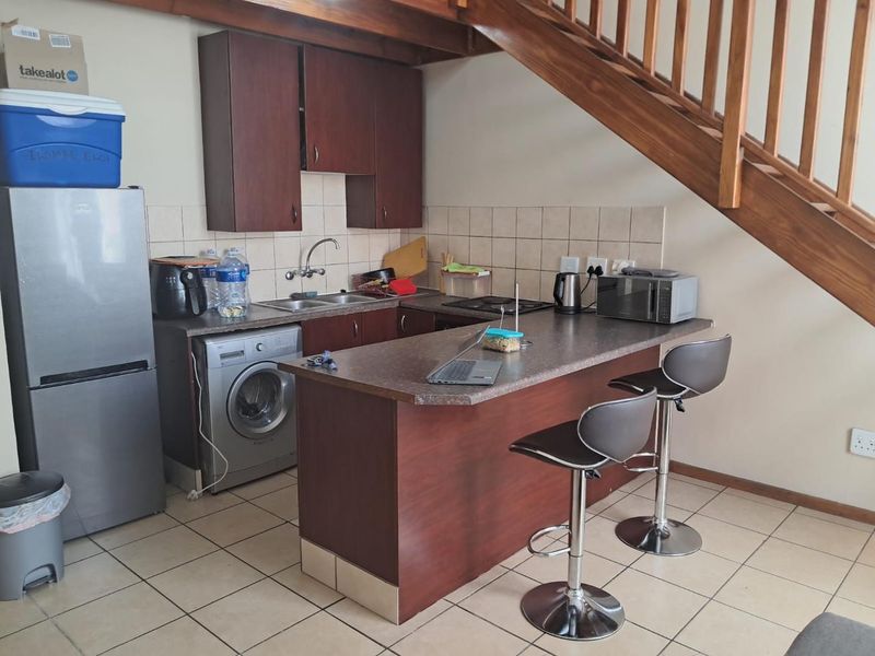 2 Bedroom Loft Apartment For Sale!! - Photo 10