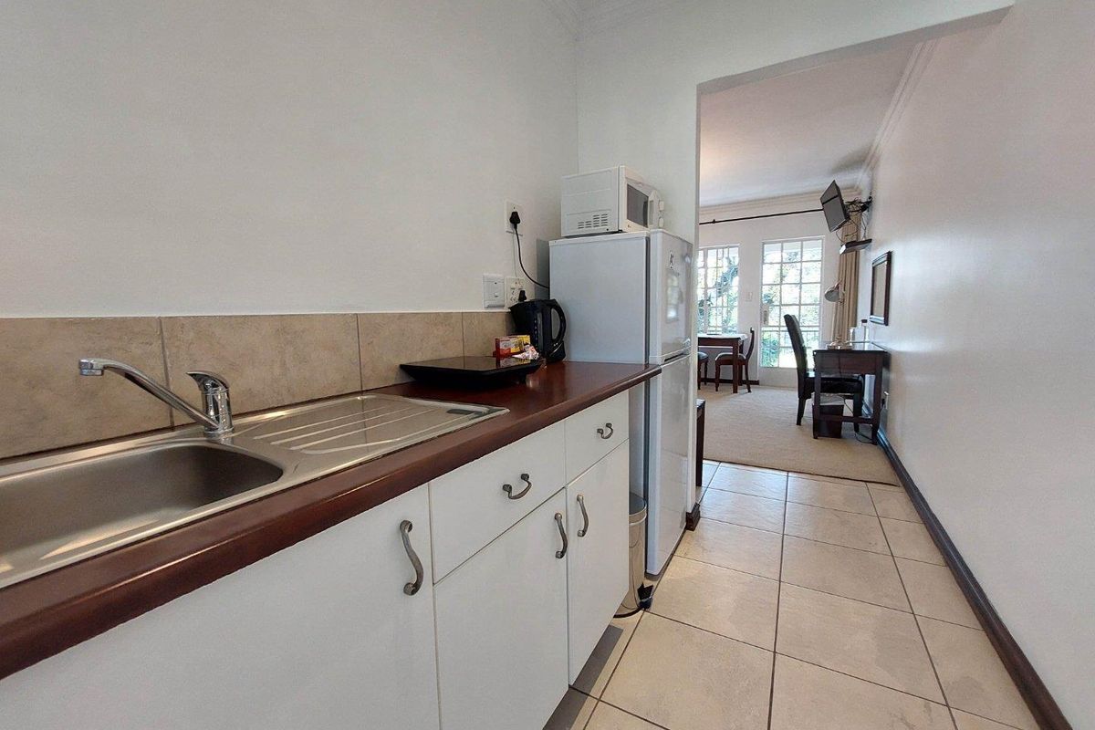 3 fully furnished and services studio apartments available in Edenburg - Photo 4