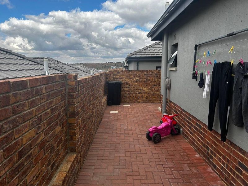 Modern family Living in Lion Pride Estate, Randburg🏠 - Photo 6