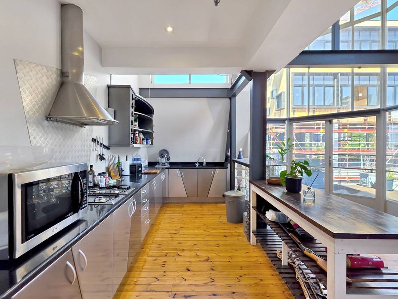 Trendy Loft-Style Studio | Airbnb Friendly - Photo 9