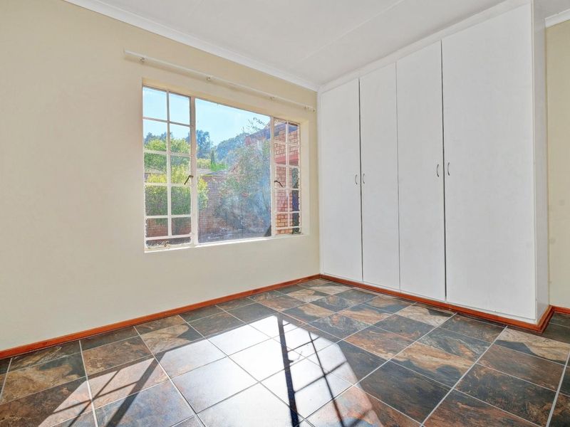 Well Appointed 2-Bedroom Townhouse With Spacious Private Garden - Photo 7