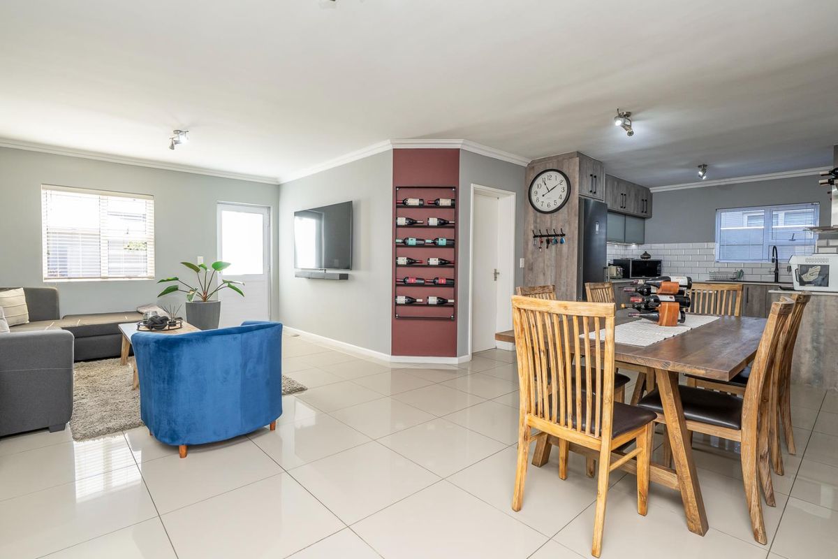 Modern 3 Bedroom Townhouse to Rent in 24-Hour Manned Camelot Estate, Zonnendal Kraaifontein - Photo 3