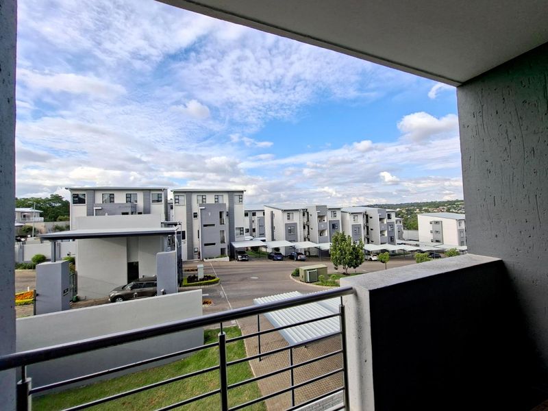 Lovely 2 bed, 1 bath 2nd floor apartment for sale in Eden, Sandton - Photo 10