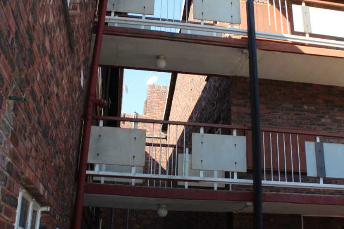 2.5-Bedroom Apartment to Rent in Pretoria Gardens- Suiderland Building - Photo 5