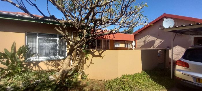 Property #2517418, Townhouse For Sale in Windhoek West