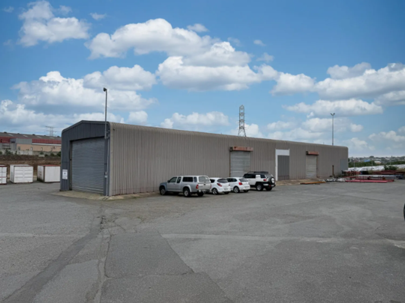 High-Volume Steel Structure Warehouse To Let – R60/m2 - Photo 3