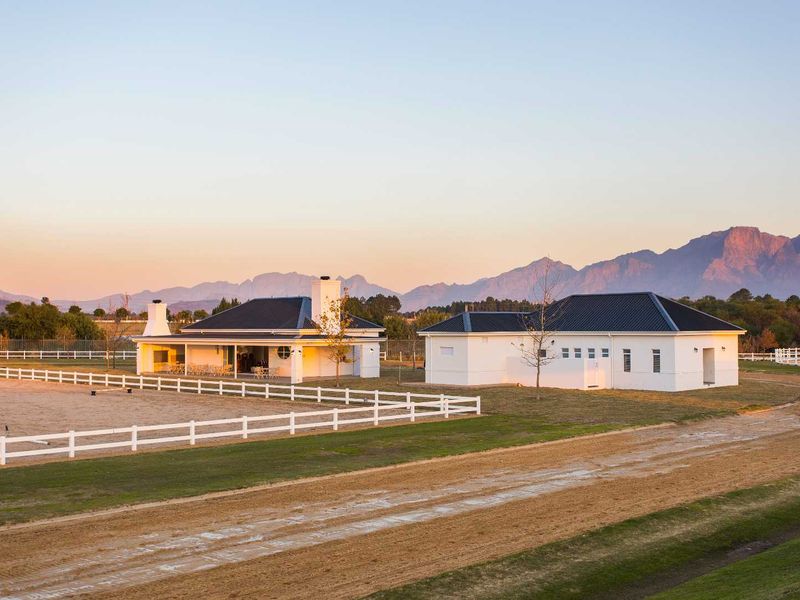 An Exceptional Opportunity to own the 1,96 hectare Equestrian School with premium facilities, located within the Equestrian hub on Val de Vie Estate - Photo 4
