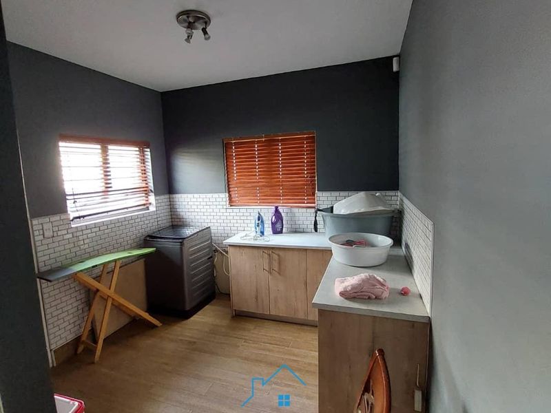 Spacious 4-Bedroom Family Home with Modern Comfort, Classic Charm & Prime Coastal Living. - Photo 7