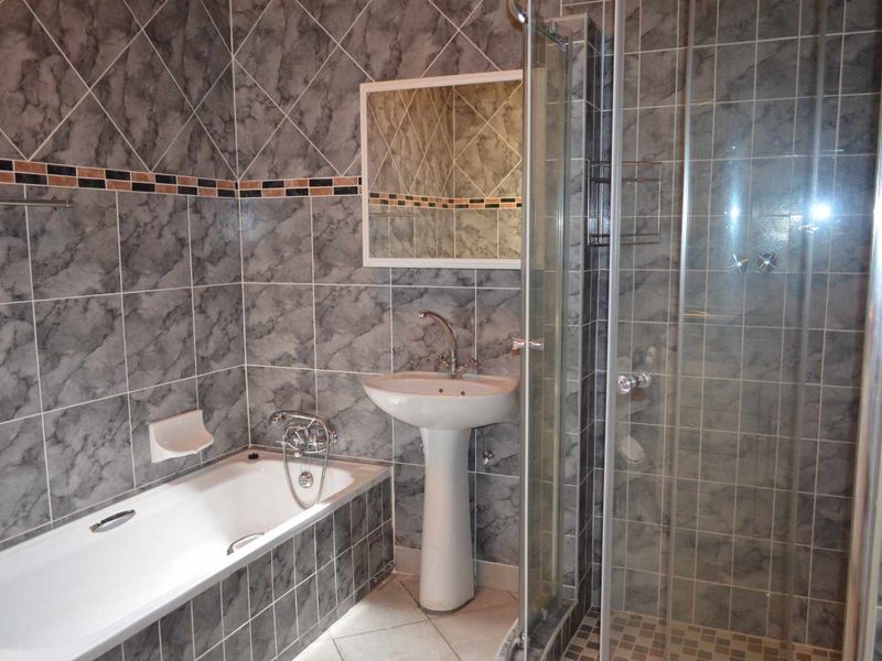 Perfect Family Home to Let! - Photo 7