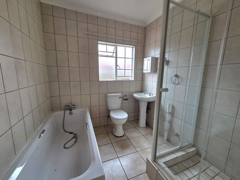 Golden Oaks Living – Ideal for Homeowners or Investors. - Photo 10