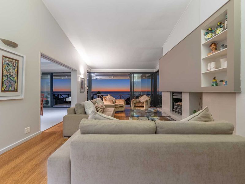Spacious Family Home with Sea & Mountain Views in a Quite Camps Bay Cul-De-Sac - Photo 10