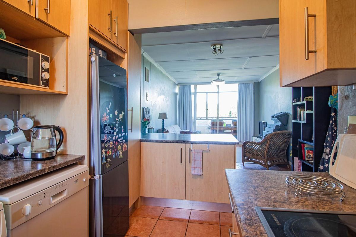 In the suburbs!! - Photo 5