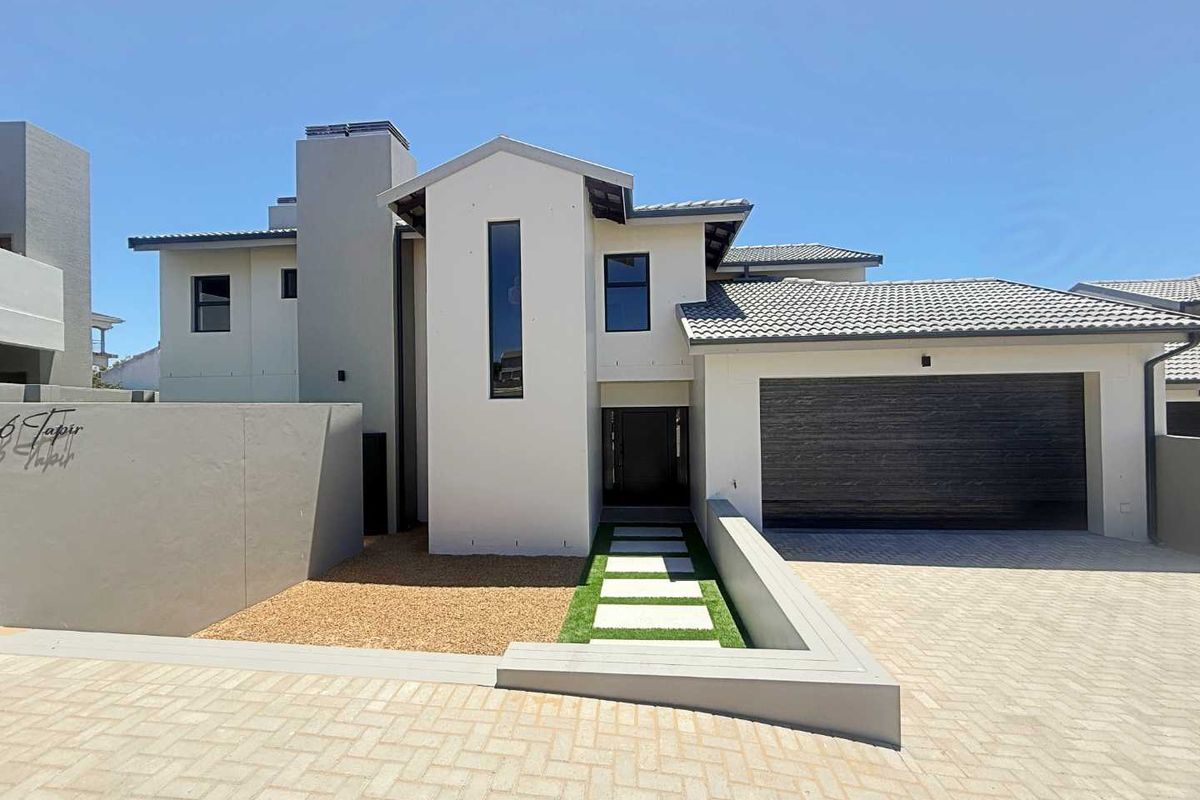 Exceptional New Build, Upper Country Club - Photo 4