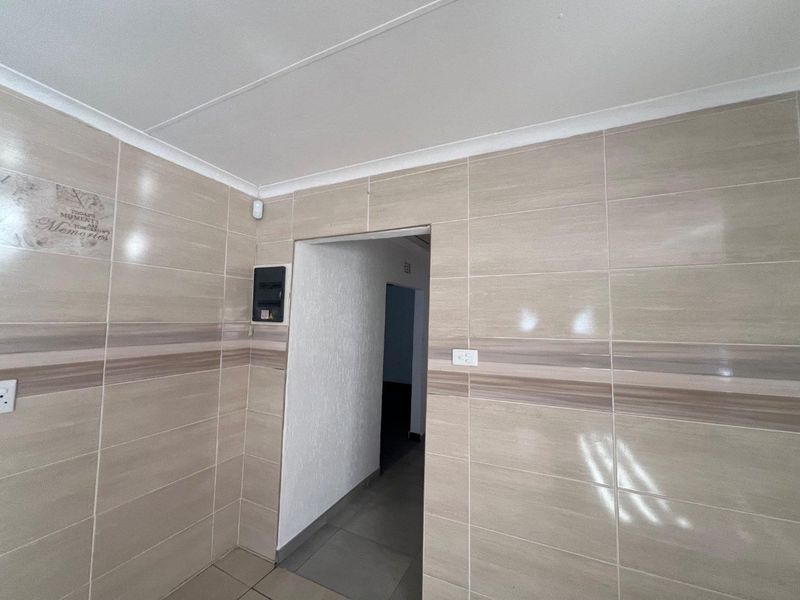 Modern, Secure, and Centrally Located Family Home in Reigerpark - Photo 8