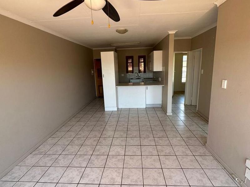 Stunning 2 Bedroom top unit in Faerie Glen for Sale - Photo 8