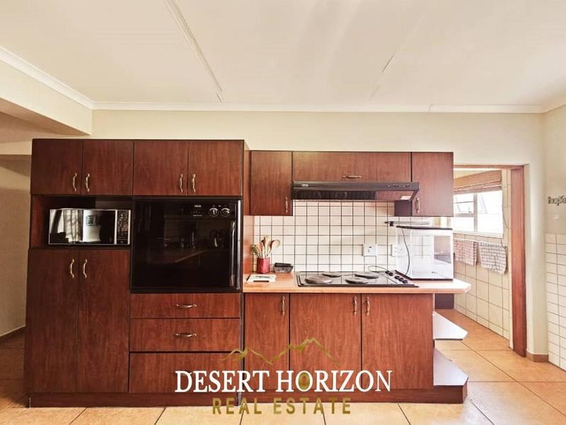 Walvisbay, Fairways Estate |  Beuatiful Family home for sale - Photo 5