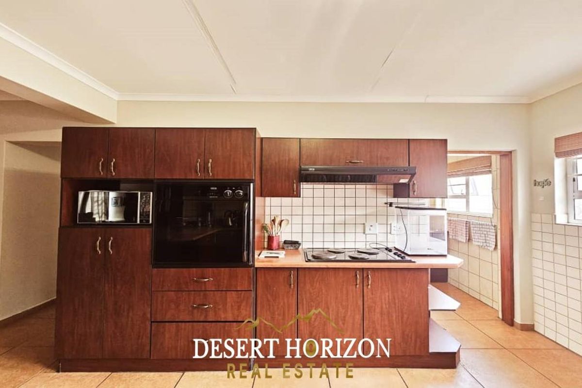 Walvisbay, Fairways Estate |  Beuatiful Family home for sale - Photo 5