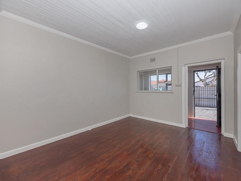 Newly Renovated 3 Bedroom House for Sale in Brooklyn - Photo 6