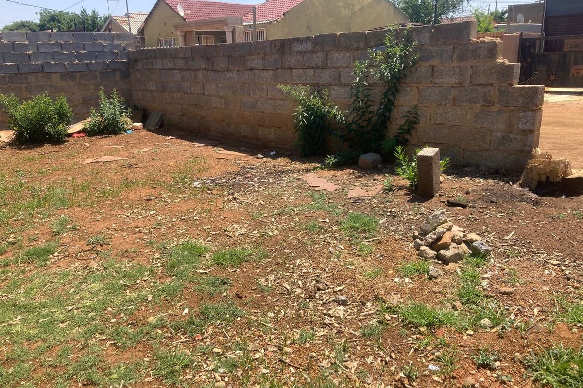 Vacant stand for sale in Stretford - Photo 5