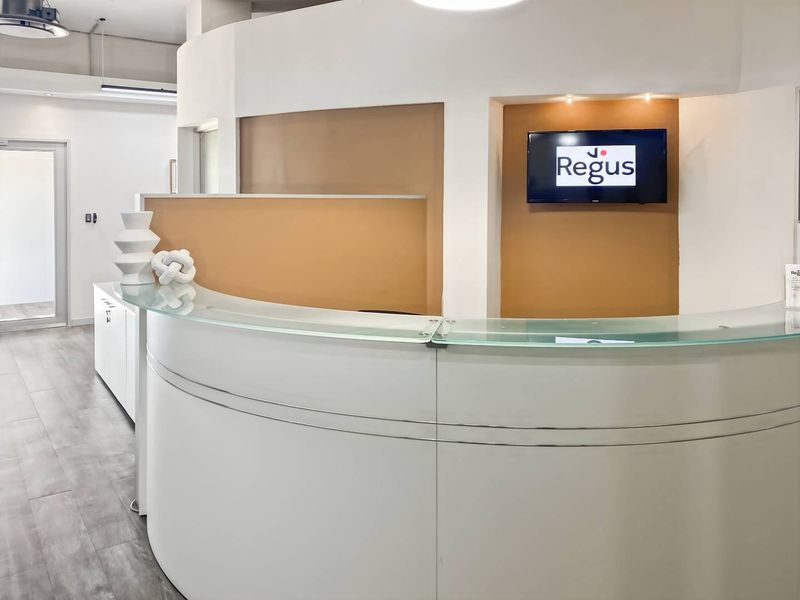 Find office space in Regus The Foundry for 1 person with everything taken care of. - Photo 3