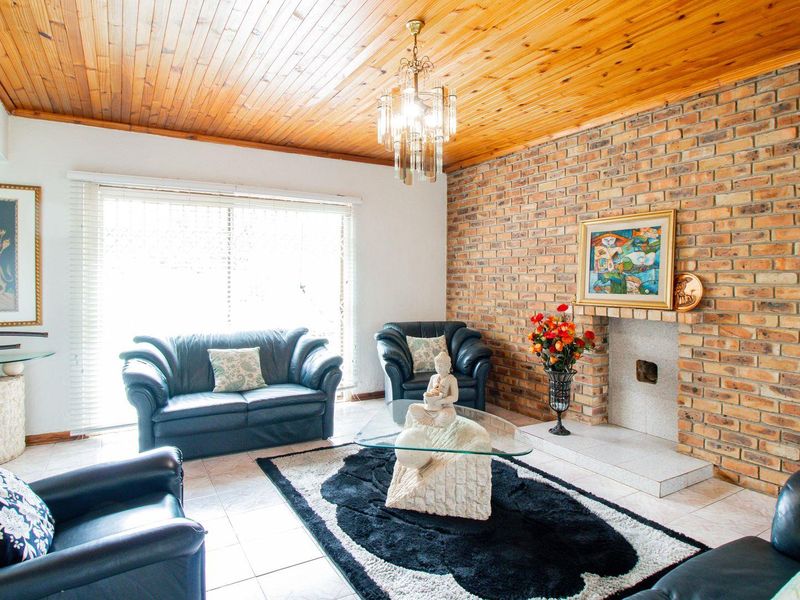 Cozy 4 Bedroom House For Sale. - Photo 5