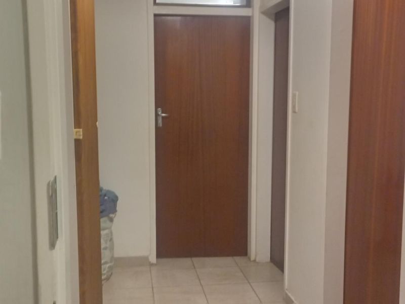 "Ground Floor Silverton Apartment: Comfort & Convenience!" - Photo 8