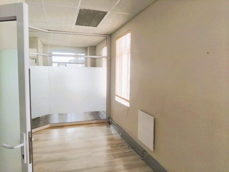 Commercial Office Space To Rent - Photo 6