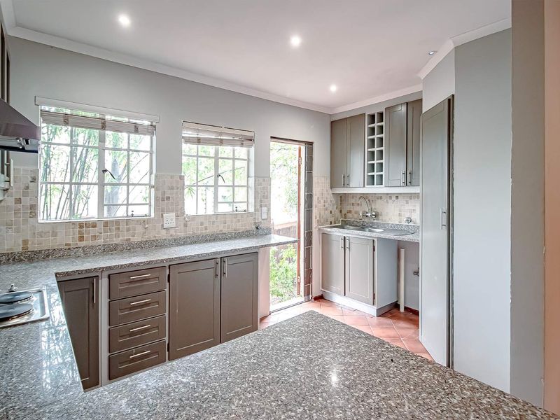 2 bedroom duplex in secure complex in Sterrewag - Photo 10