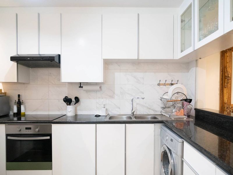 Luxury 3 Bedroom Home with Designer Touches in Sandton CBD - Photo 5