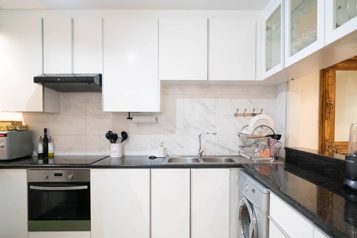 Luxury 3 Bedroom Home with Designer Touches in Sandton CBD - Photo 5