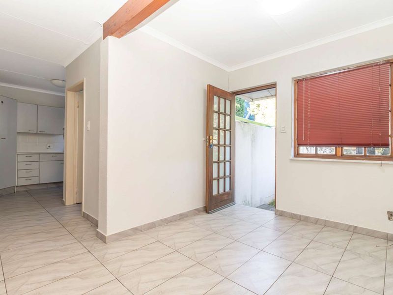 Spacious 2 Bedroom townhouse - Photo 5