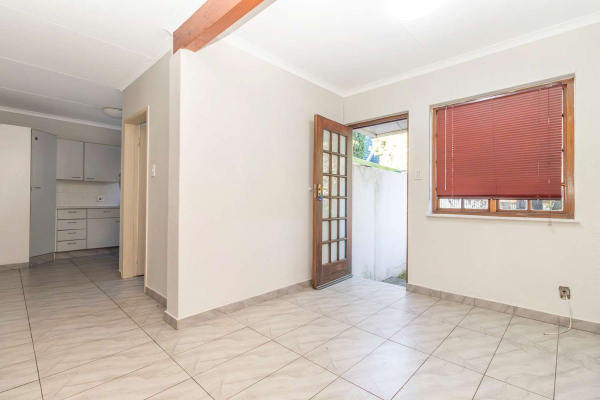 Spacious 2 Bedroom townhouse - Photo 5
