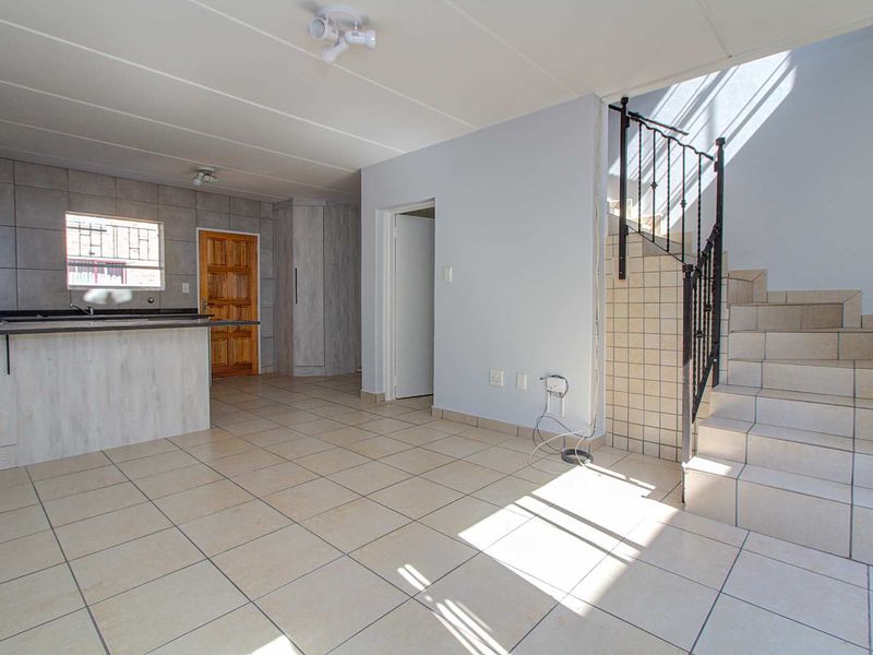 Newly Updated Home with Ensuite & Patio! - Photo 7