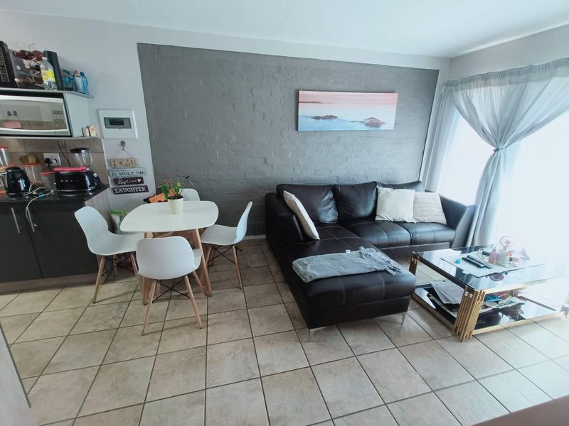 BEAUTIFUL FIRST FLOOR APARTMENT FOR SALE IN ROOIHUISKRAAL!!!!!! - Photo 10